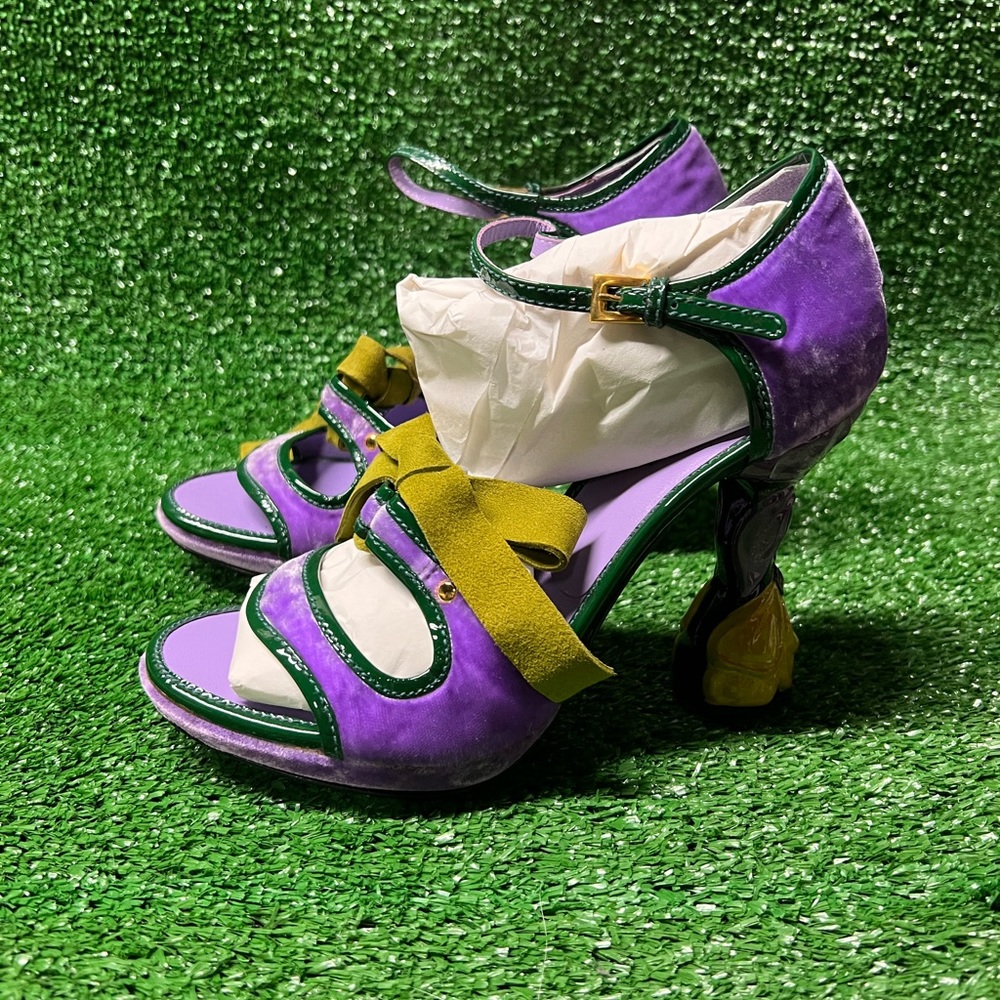Prada ladies shoe size 37.5 Original price 355.00